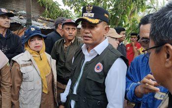 Jembatan Putus Akibat Banjir, 56 KK di Koto Hilalang Terisolasi, Pemkab Solok Bangun Akses Darurat