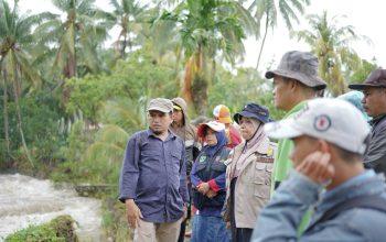 Gerak Cepat! Wabup Candra Tinjau Warga Terdampak Banjir di Paninggahan dan Salayo