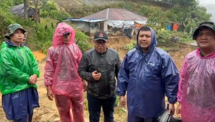 Ketua Fraksi Gerindra Hafni Hafiz Bergerak Cepat Selamatkan Warga di Tengah Badai dan Longsor Alahan Panjang