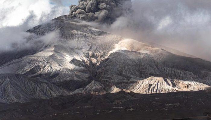 Erupsi Gunung Semeru, Awan Panas Meluncur Hingga Gladak Perak, Jembatan Vital Lumajang Tertutup Abu