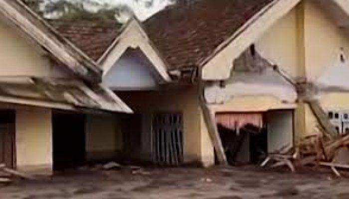 Desa Supiturang Porak Poranda Pasca Letusan Dahsyat Gunung Semeru, Warga Pulang ke Rumah Hancur, 956 Orang Masih Mengungsi