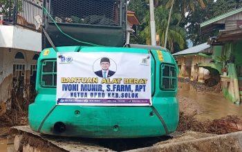 Ketua DPRD Kabupaten Solok Ivoni Munir Bantu Satu Unit Excavator untuk Pemulihan Pascabanjir