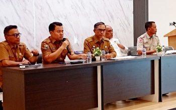 Gercep Pemerintah kabupaten Solok Sekda Medison pimpin rapat Percepat Penyusunan RKB untuk Penanganan Bencana Hidrometeorologi di 9 Kecamatan