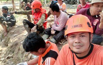 Banjir Terjang Kabupaten Solok, Anggota DPRD Fraksi PKS Ari Rafika WD dan Kader Langsung Turun Tangan Bantu Korban