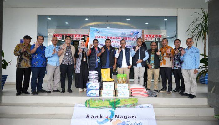Bupati Solok Terima Bantuan Penanganan Bencana dari Direksi Bank Nagari