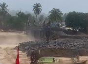 Sungai Meluap di Kuranji Padang10 Desember 2025