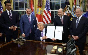 Trump Teken Perintah Eksekutif untuk Blokir Regulasi AI Negara Bagian AS, Picu Kontroversi Bipartisan