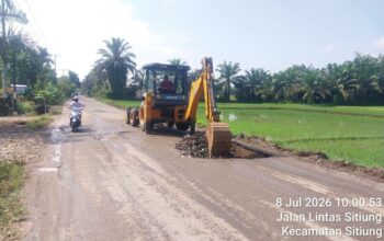 Dinas PUPR Dharmasraya Mulai Rehabilitasi Jalan Simpang Tiga Sitiung Lama Pulai