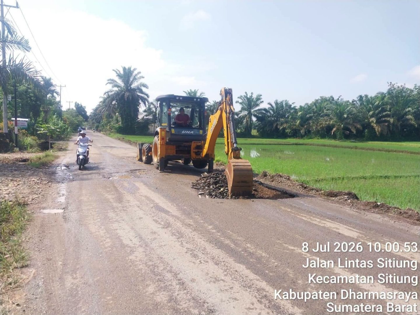 Dinas PUPR Dharmasraya Mulai Rehabilitasi Jalan Simpang Tiga Sitiung Lama Pulai