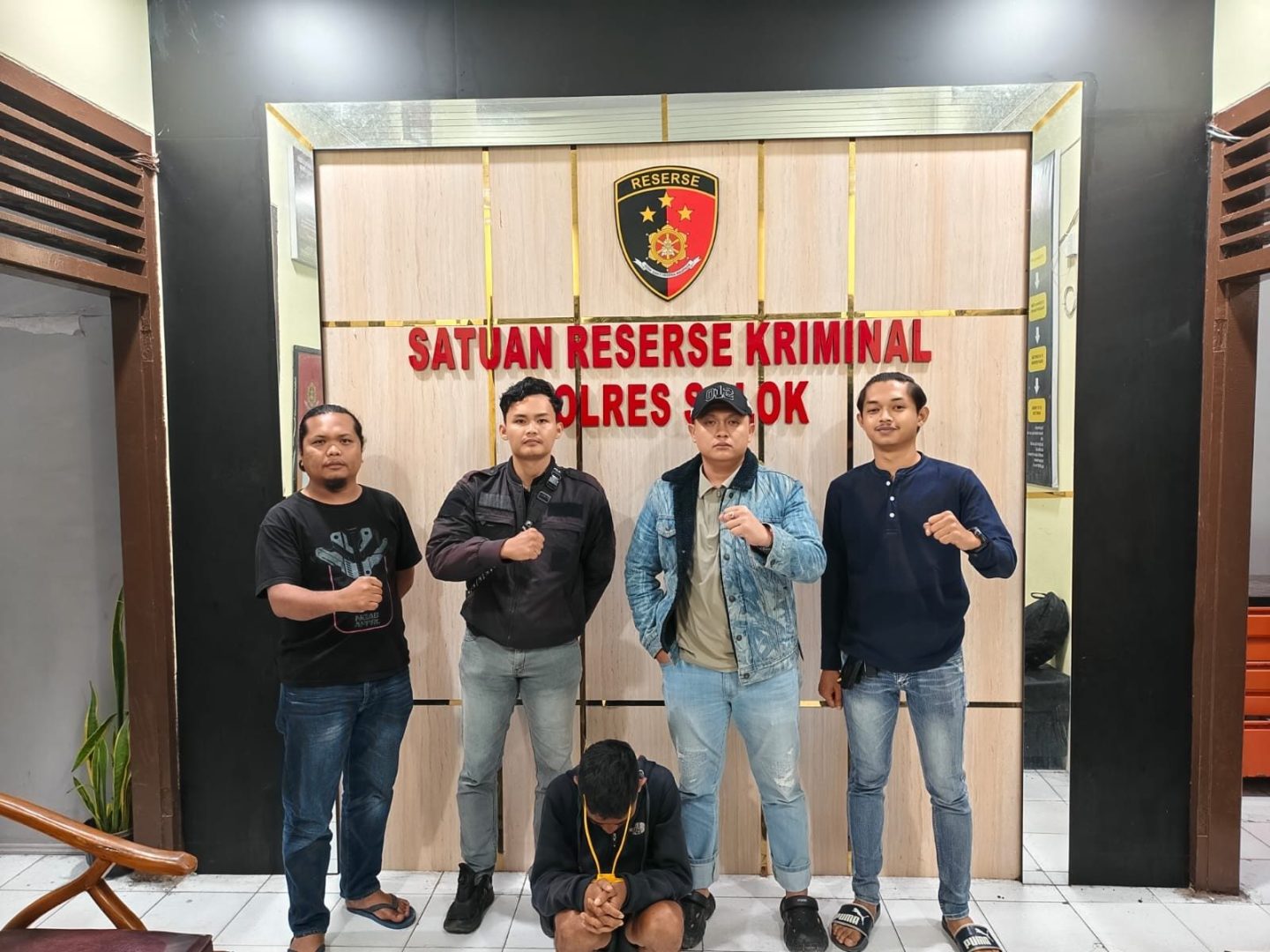 Tega Rampok Ibu Rumah Tangga dengan Modus Tebus HP, Pria di Solok Diringkus Polisi di Pasar Raya