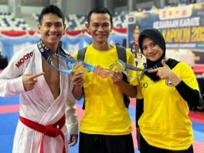 Pelatih Karate Asal Kabupaten Solok Zelly Heryanto Bersama Dua Atlet Wakili Indonesia di Kejuaraan Asia Tenggara SEAKF 2026 di Vietnam.