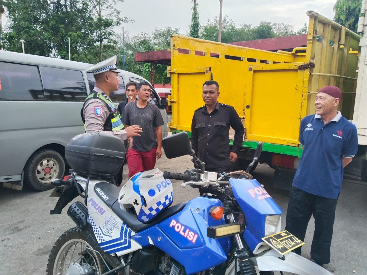 Satlantas Dharmasraya Patroli SPBU, Cegah Antrean Truk Picu Kemacetan