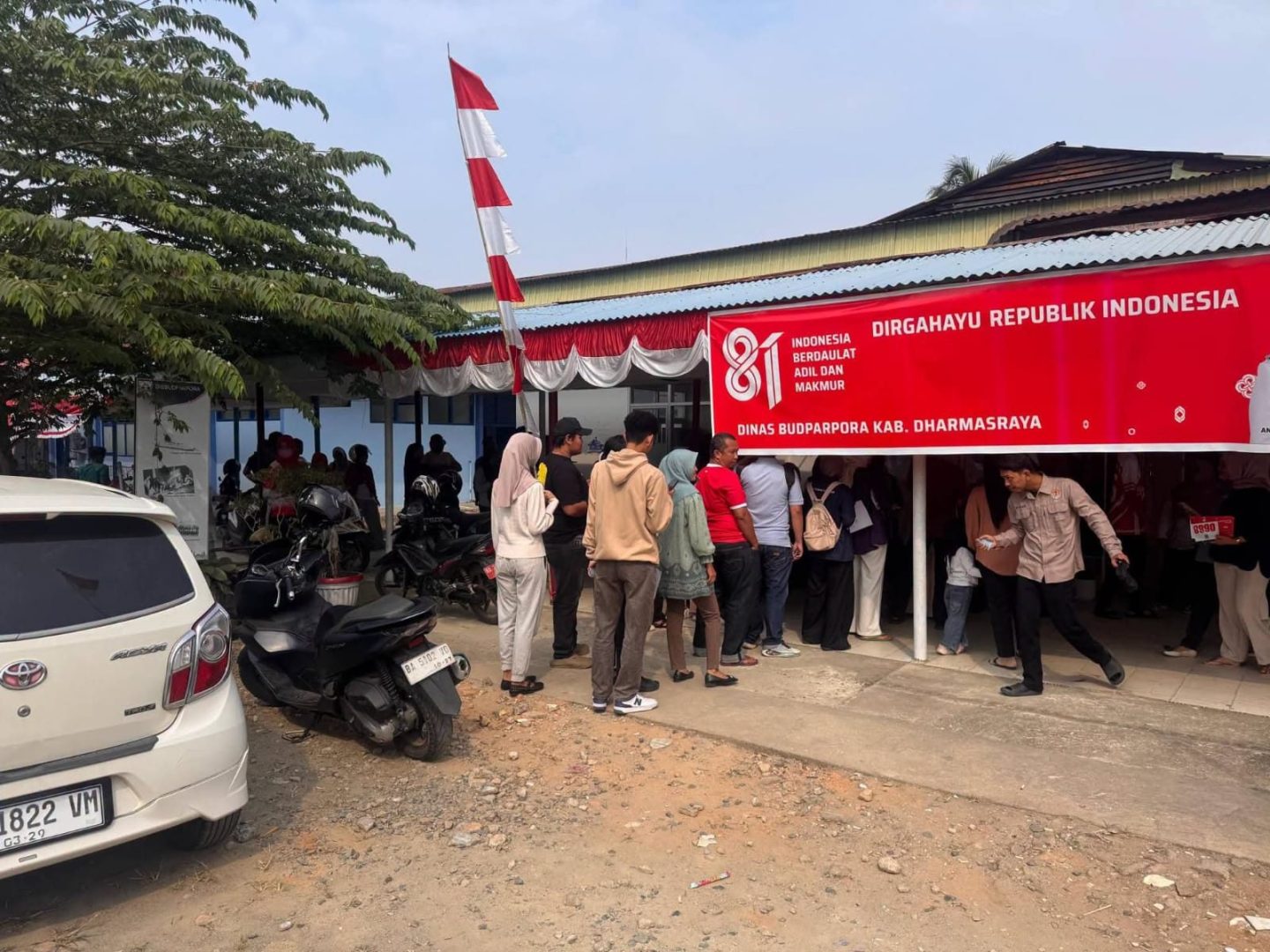 Pembagian Jersey dan BIB Lancar, Ribuan Peserta Siap Ramaikan Dharmasraya Merah Putih Run 2026
