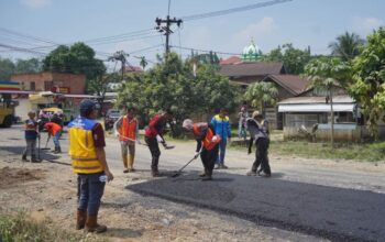 Akses Warga Tiga Nagari Mulai Diperbaiki, Jalan Sungai Rumbai Timur – Sitiung II Diaspal