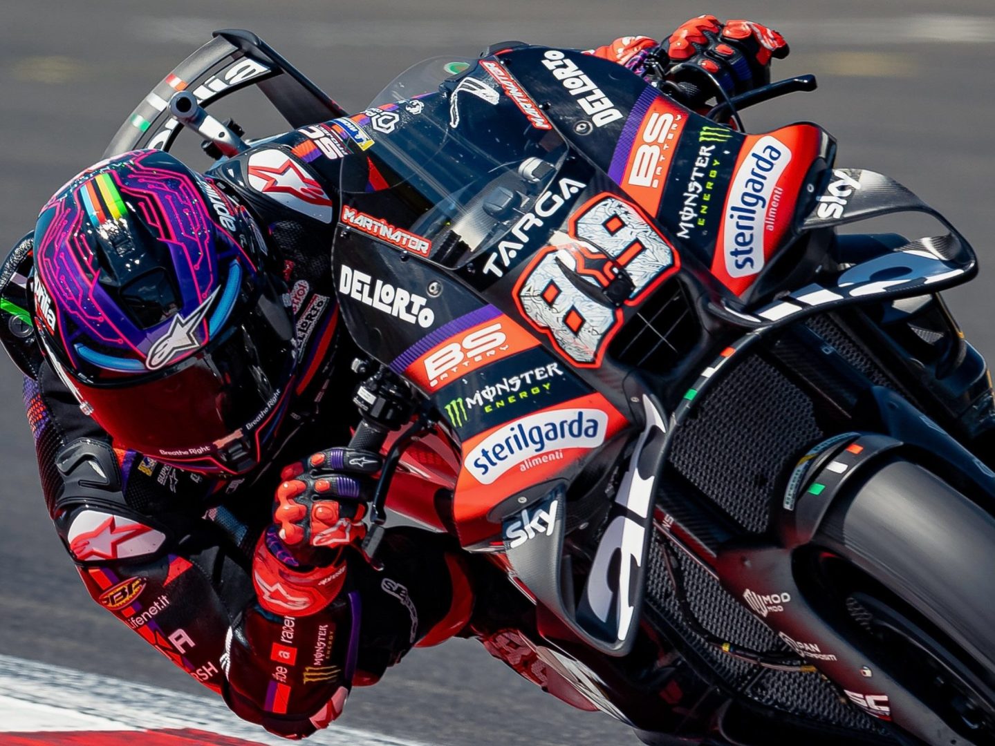 Hasil Sprint MotoGP Inggris 2026: Jorge Martin Menang, Aprilia Sapu Bersih Podium