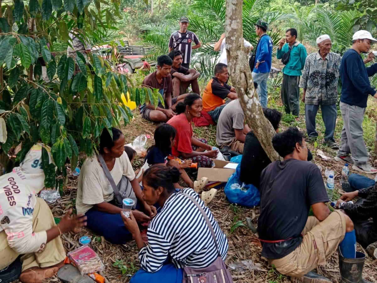 Konflik Ulayat, Ninik Mamak Sikabau Gelar Napak Tilas Tolak Izin PT KBL