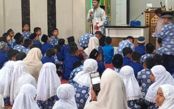 Peringatan Maulid Nabi Muhammad SAW di SDN 13 Simpang Rumbio, Ustadz Wawan Syafriandi Ajak Siswa Lakukan 5 Perubahan