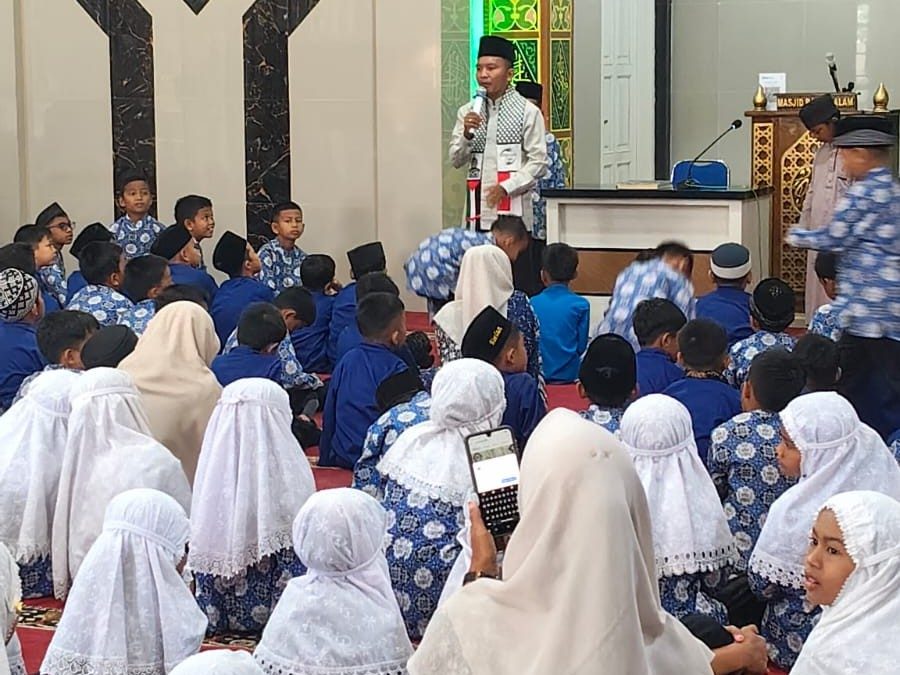Peringatan Maulid Nabi Muhammad SAW di SDN 13 Simpang Rumbio, Ustadz Wawan Syafriandi Ajak Siswa Lakukan 5 Perubahan