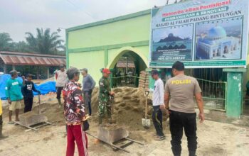 Polres Dharmasraya Gotong Royong Bangun Masjid Al-Falah