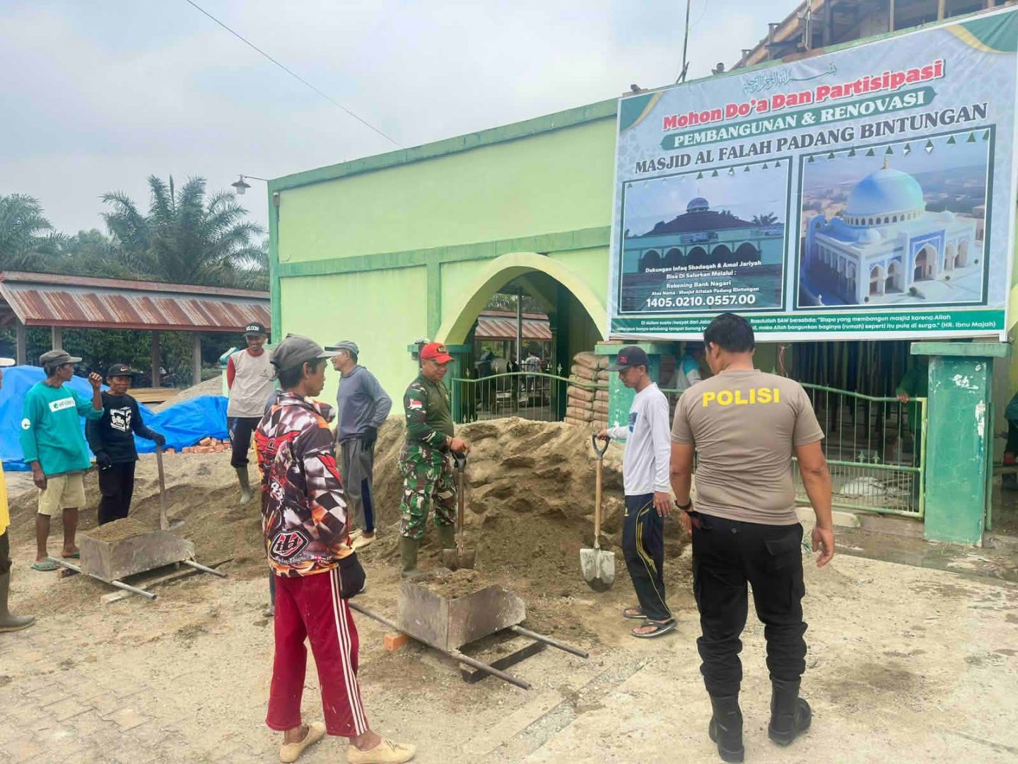 Polres Dharmasraya Gotong Royong Bangun Masjid Al-Falah