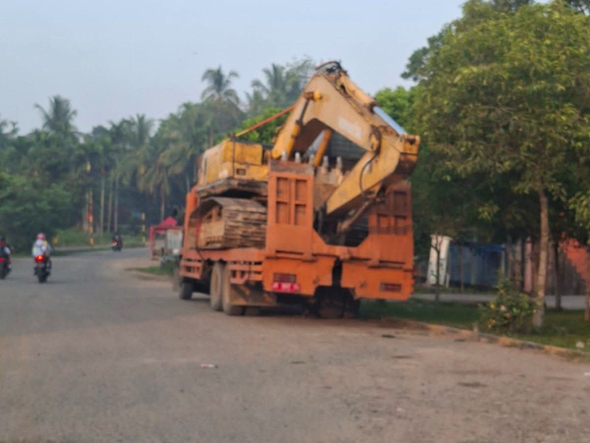Jalan Amblas di Bukik Kubang, Dinas PUPR Dharmasraya Bergerak Cepat Cegah Akses Terputus