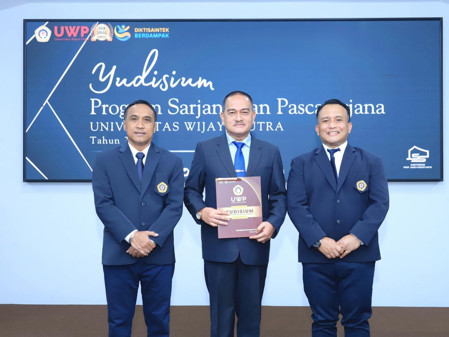 Pantang Menyerah, Ismael Koto Raih Gelar Magister Hukum Setelah Perjalanan Panjang