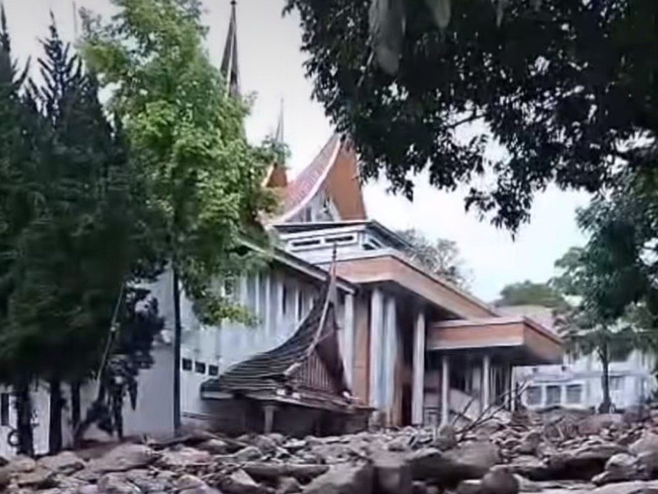 Banjir Bandang Terjang Kompleks Perkantoran Pemkab Solok, Sejumlah Kantor Terdampak