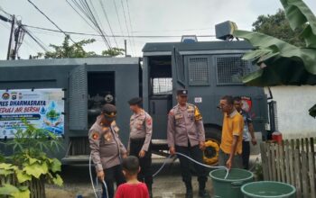 Polres Dharmasraya Salurkan Bantuan Air Bersih untuk Warga Jorong Ganting