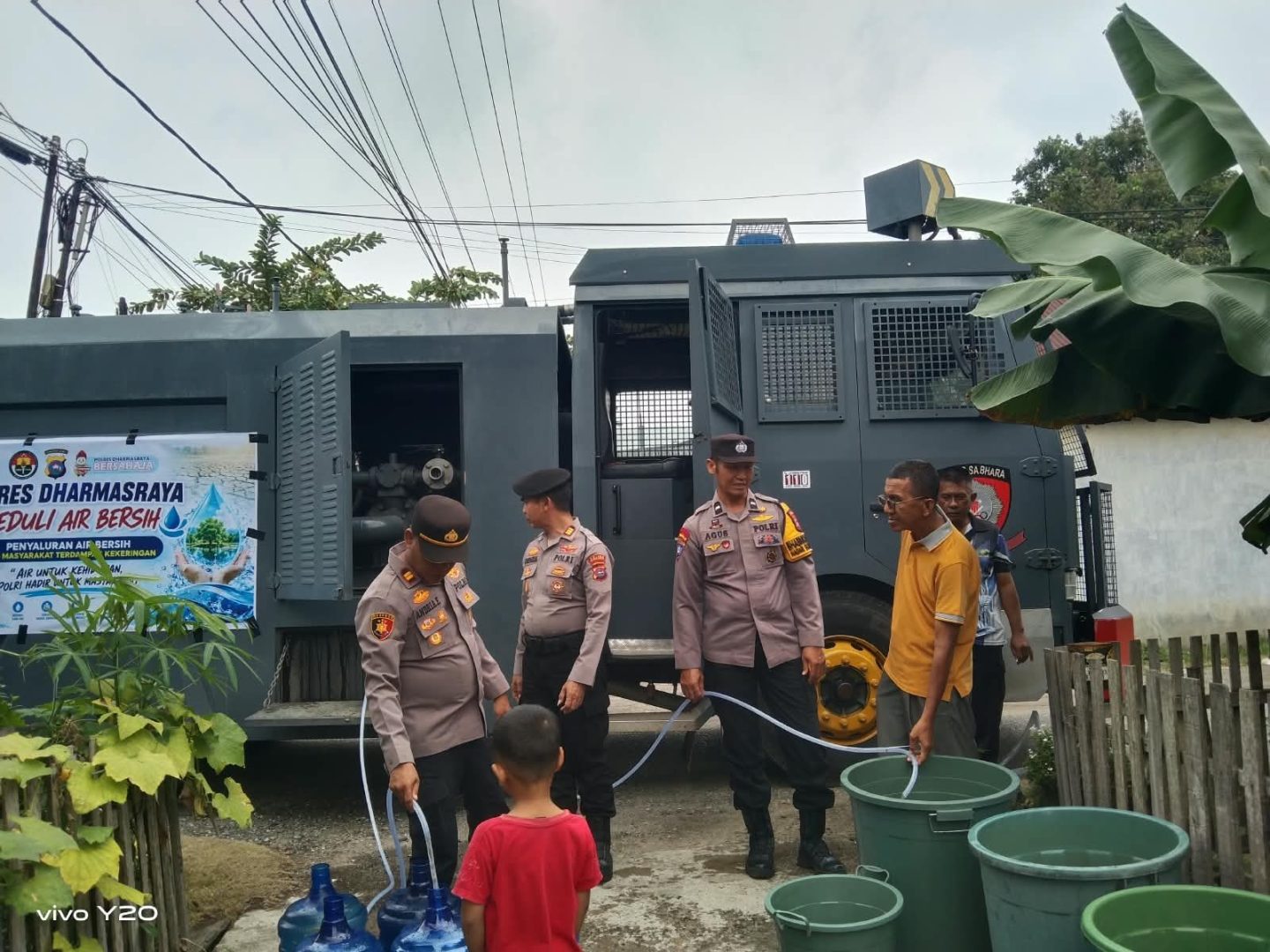 Polres Dharmasraya Salurkan Bantuan Air Bersih untuk Warga Jorong Ganting