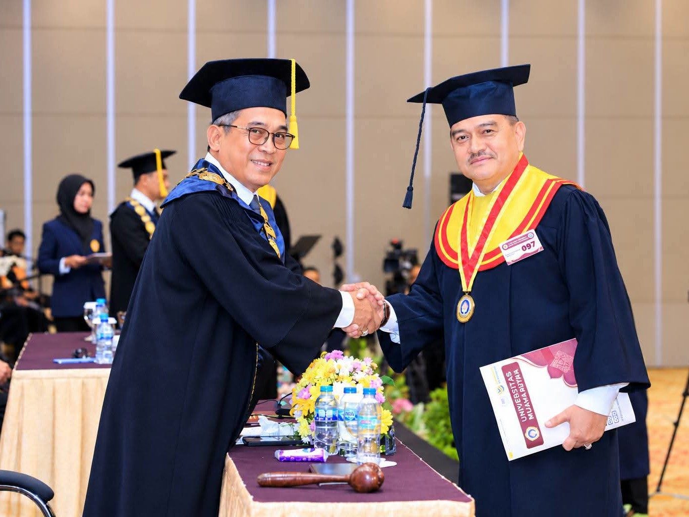 Pantang Menyerah, Ismael Koto,SH.Raih Gelar Magister Hukum Setelah Perjalanan Panjang Resmi Wisuda S2.
