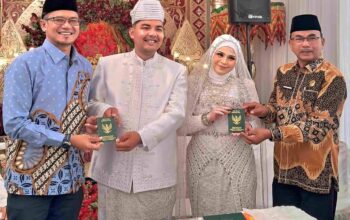 Penuh Haru dan Kebahagiaan, Ketua DPRD Kabupaten Solok Ivoni Munir Jadi Saksi Pernikahan Harry Marta Irsal dan Nilam Permata Sari