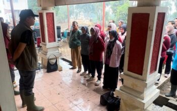 Semangat Tak Surut di Tengah Sisa Bencana, Sekwan Apresiasi Kekompakan Sekretariat DPRD Kabupaten Solok