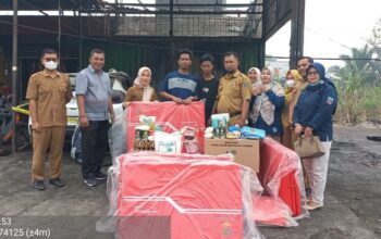 Pasca Kebakaran, Dua Keluarga di Sungai Rumbai Timur Terima Bantuan Pemkab Dharmasraya